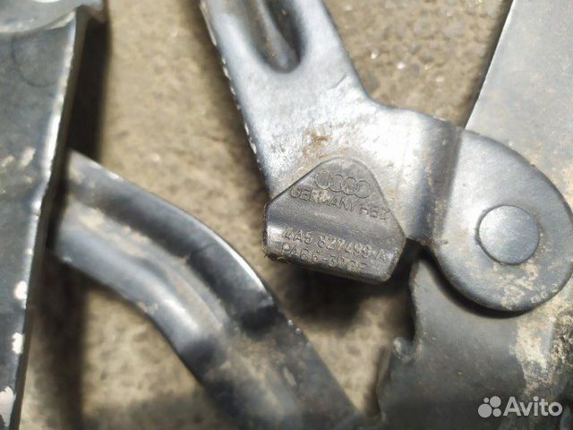 Петля капота правая Audi A6 C4 2.8 1994-1996