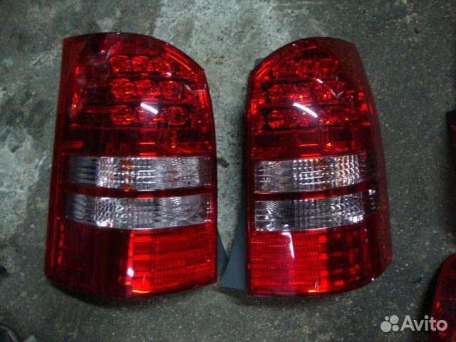 Стоп сигнал правый 68-3 Toyota Wish ZNE10; 2003г