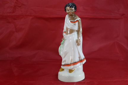 Статуэтка Африканка в праздничном наряде