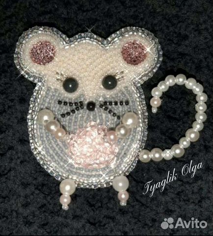Брошь ручной работы из бисера