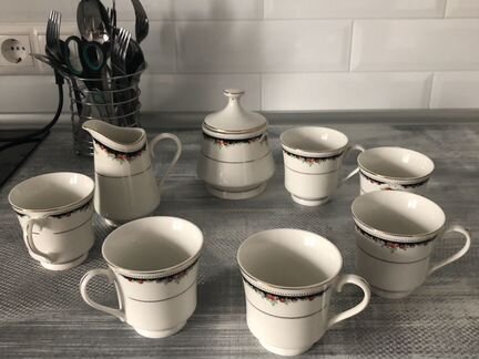 Сервиз чайный, посуда (кружки, сахарница, молочник