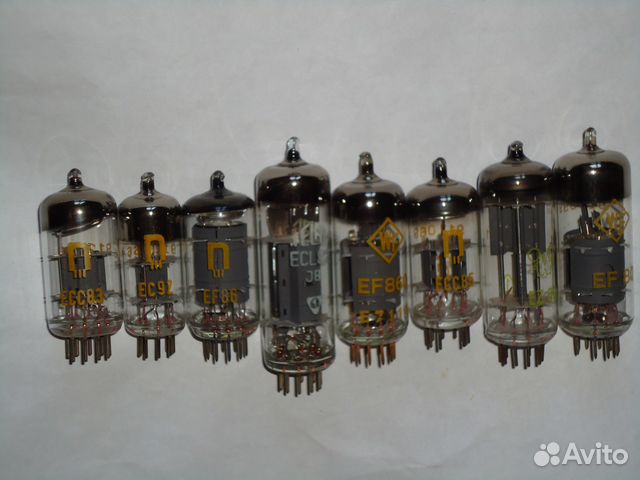 Лампы разные: ECC81(12ат7), EL84 и другие
