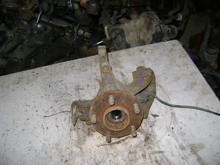 Кулак передний правый Форд Фокус 2 Ford Focus 2