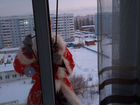 Дед мороз в окно, привитый с qr кодом