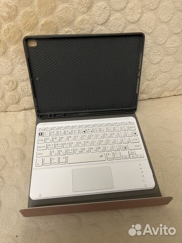 Клавиатура с чехлом для iPad air 10.5