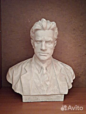 Бюст Маяковского 28х28