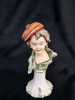 Статуэтка работы Nico Venzo, Capodomonte, 14.5 см