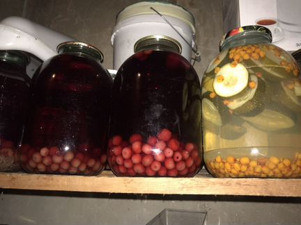 Заготовки: компоты, варенье, соленье, замороженная