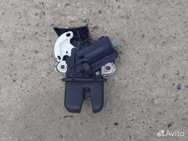 Замок крышки багажника Volkswagen Jetta V