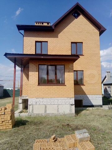 Коттедж 182 м² на участке 15 сот.