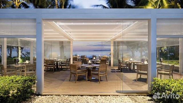 Безрамное остекление кафе