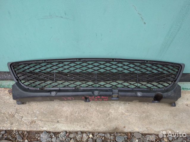 Решетка в бампер центральная Mazda3 BK 2002-2009