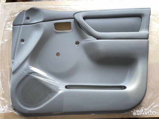 Обшивка пер прав двери toyota LC 105 6761060880B2