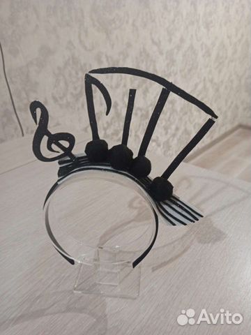 Ободок с нотами и скрипичным ключом