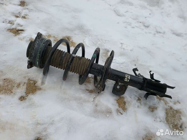 Мало б.у амортизатор передний правый Juke Turbo