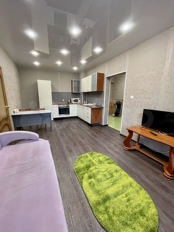 2-к. квартира, 57 м², 1/9 эт.