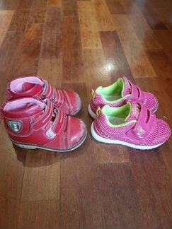 Две пары кроссовки и ботинки