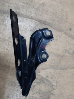 Петля капота передняя левая Audi A6 4G 2.0 cypa