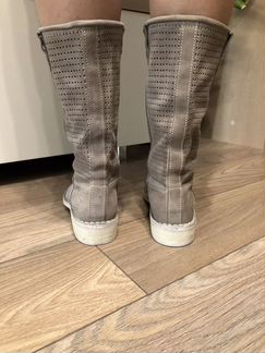 Женские замшевые сапоги