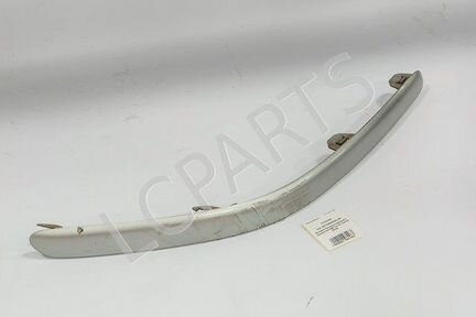 Молдинг бампера переднего правый Toyota Avensis