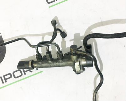 Мерседес Топливная рампа центральная OM628