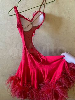 Красное платье для бальных танцев