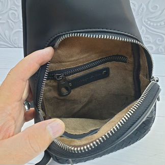 Новая мужская сумка слинг Bottega Veneta черная