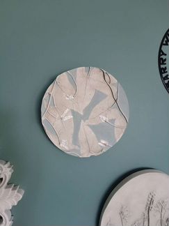 Гипсовое панно с отпечатком трав