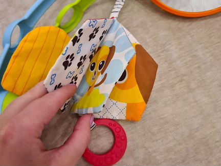 Развивающие игрушки. Дуга Tiny Love. Крути и пинай