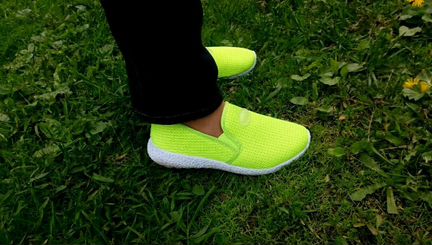 Кроссовки женские