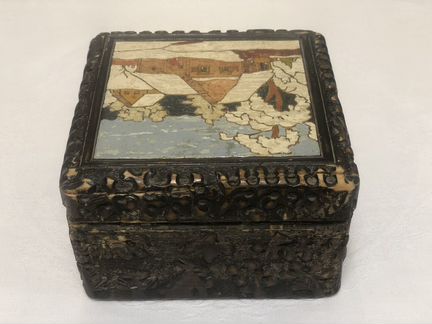 Старинная антикварная шкатулка