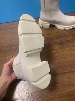 Белые челси тракторная подошва