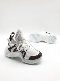 Крутые кроссовки лв