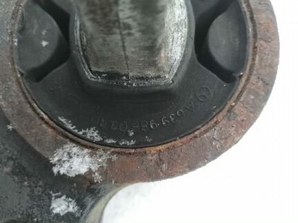 Кронштейн редуктора мерседес виано 6393530595