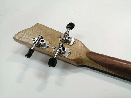 Настоящая cigar box guitar