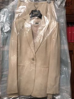 Пиджак и юбка,размер 38.Испания