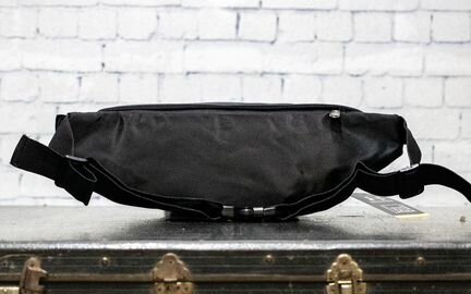 Большая поясная сумка Under Armour