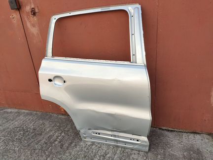 Дверь Volkswagen Tiguan правая задняя оригинал