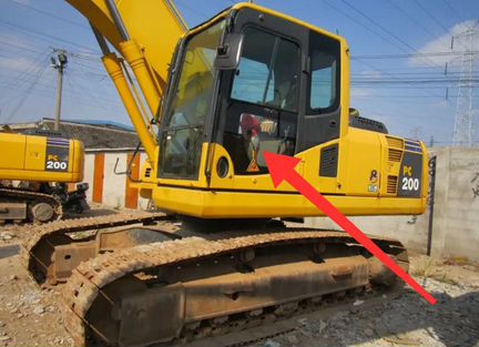 Стекло дверное на komatsu PC 200/300/400
