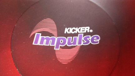 Сабвуфер Kicker (old school) с усилителем Kicx