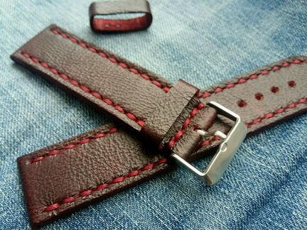 Бордовый ремешок для часов из кожи