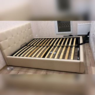 Кровать с подъемным механизмом