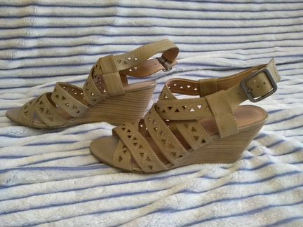 Новые босоножки бежевые бренд 38 р