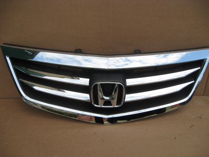 Решетка радиатора Хонда Аккорд 8 2012 рестайлинг