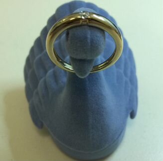 Обручальное кольцо с бриллиантом