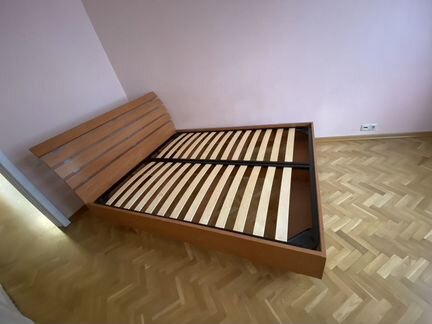 Кровать двухспальная с крутым матрацем