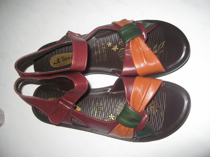 Босоножки трёхцветные