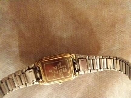 Женские часы westar на металлическом браслете