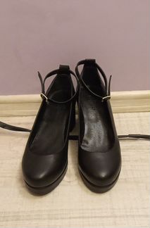 Черные кожаные туфли с ремешком