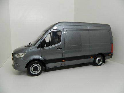 Mercedes-Benz Sprinter 1:18